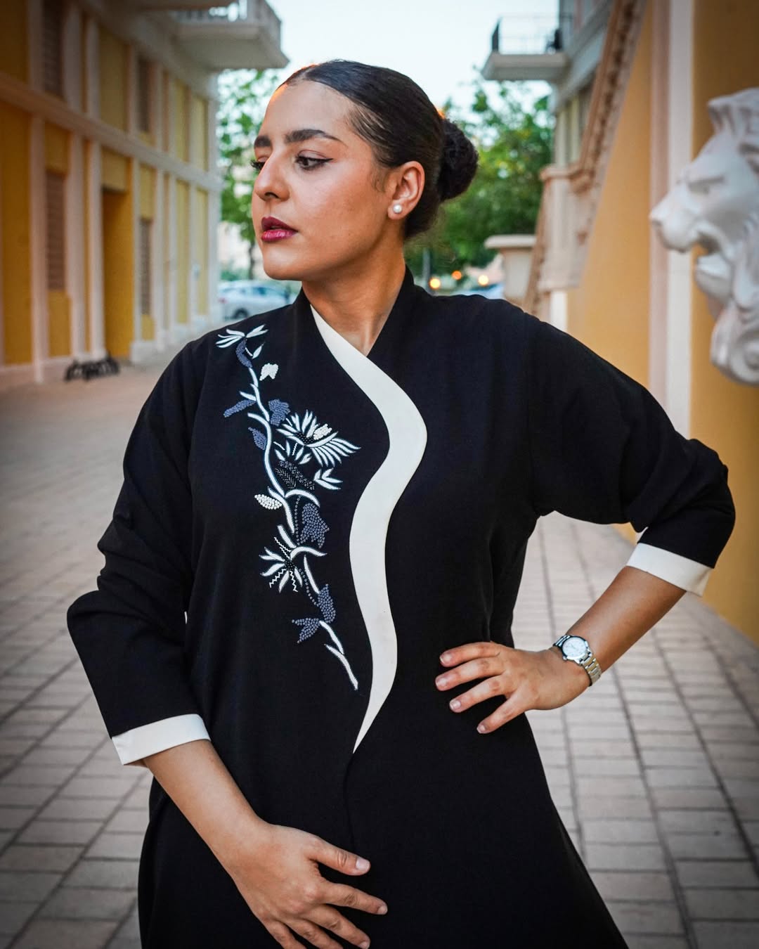 Black & White Zardozi Work Abaya - Image 3
