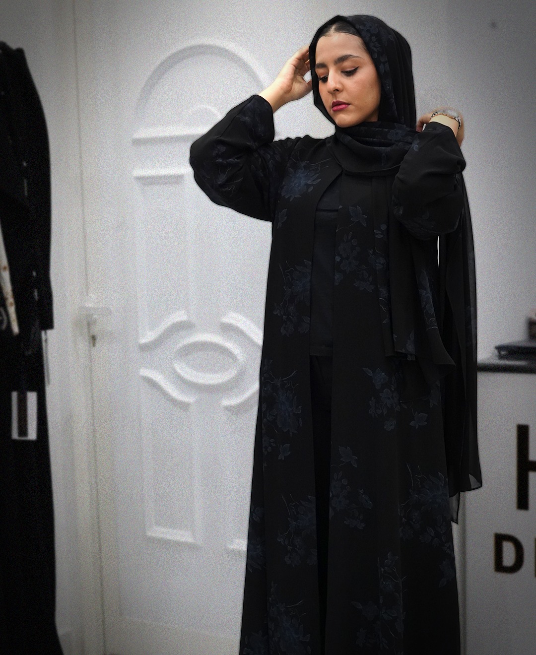 Musajjar Fabric Abaya with Batang Design - Image 3