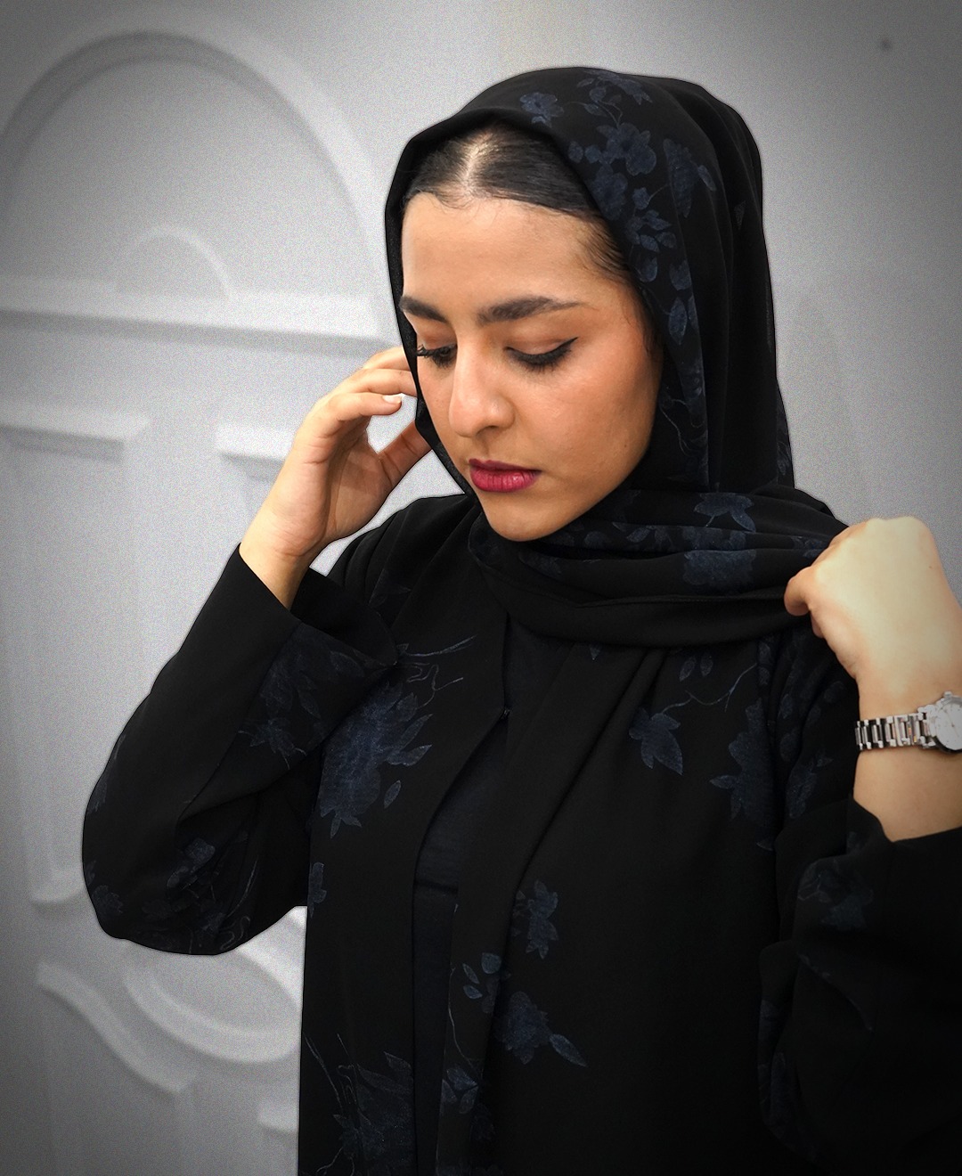 Musajjar Fabric Abaya with Batang Design - Image 2