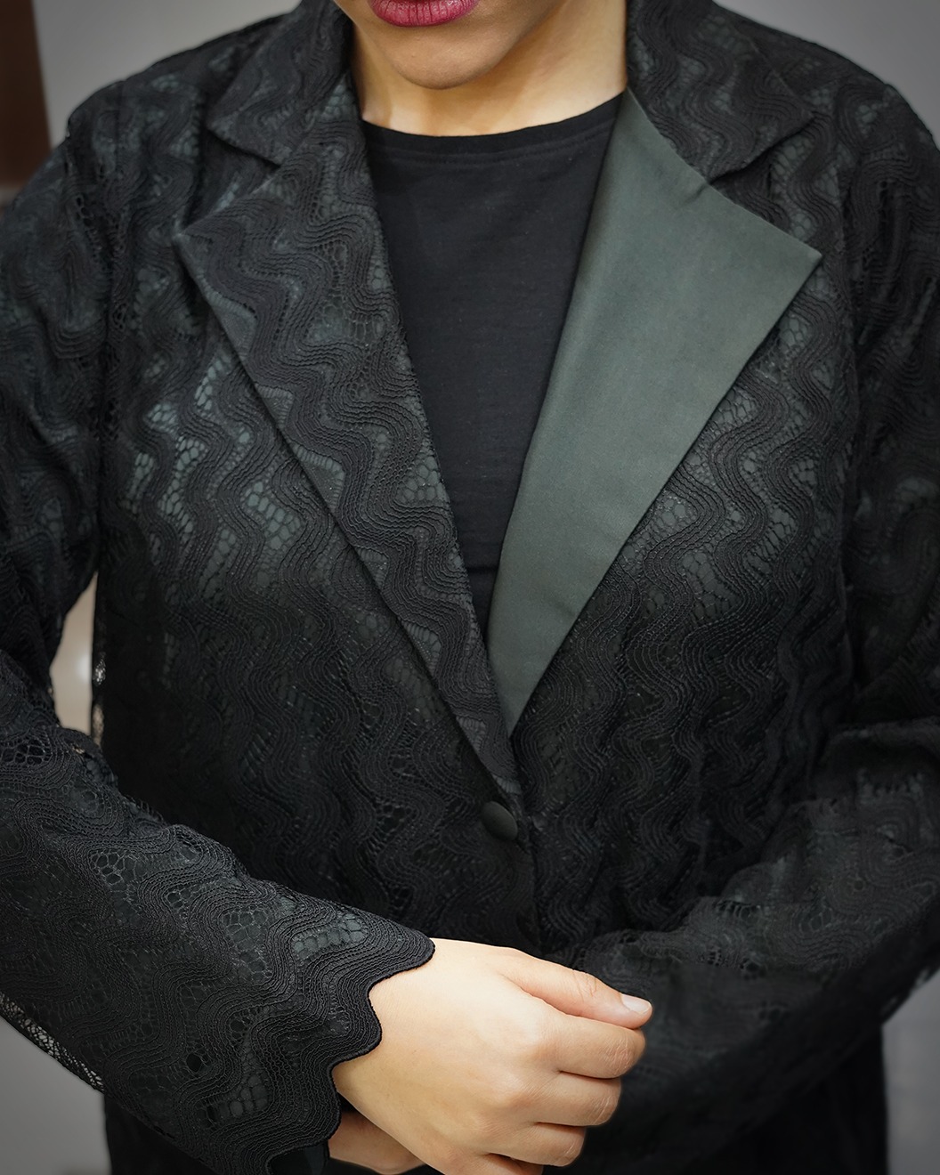 Dantel Fabric Abaya with Collar Design - Image 3